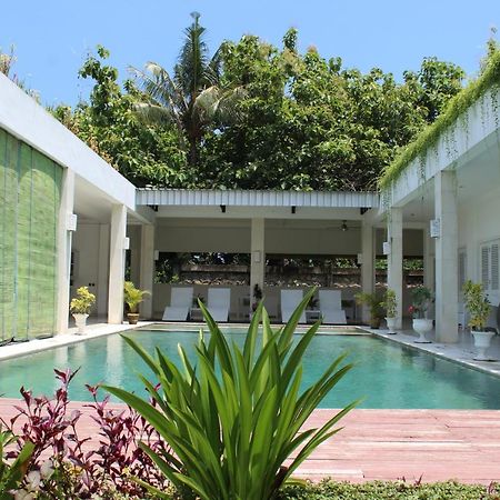 Villa Putih Lovina Exterior photo
