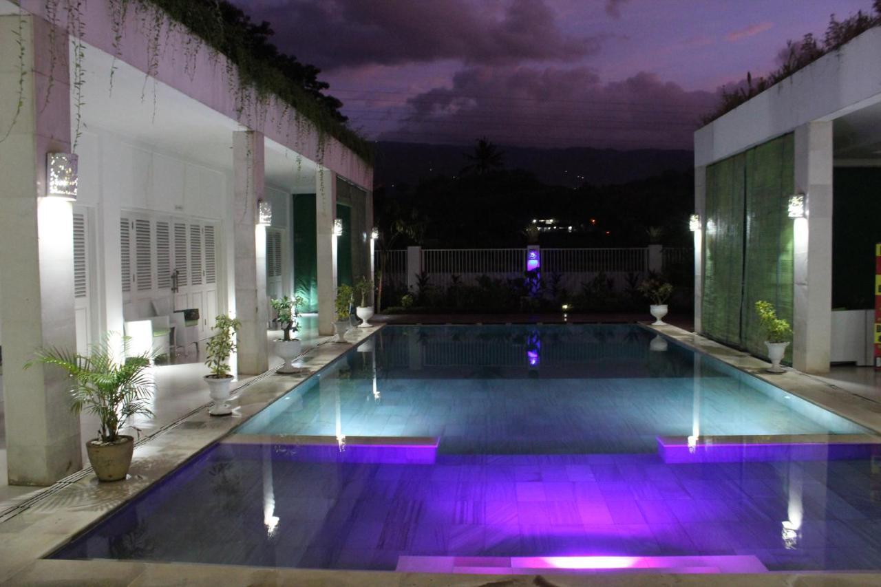 Villa Putih Lovina Exterior photo