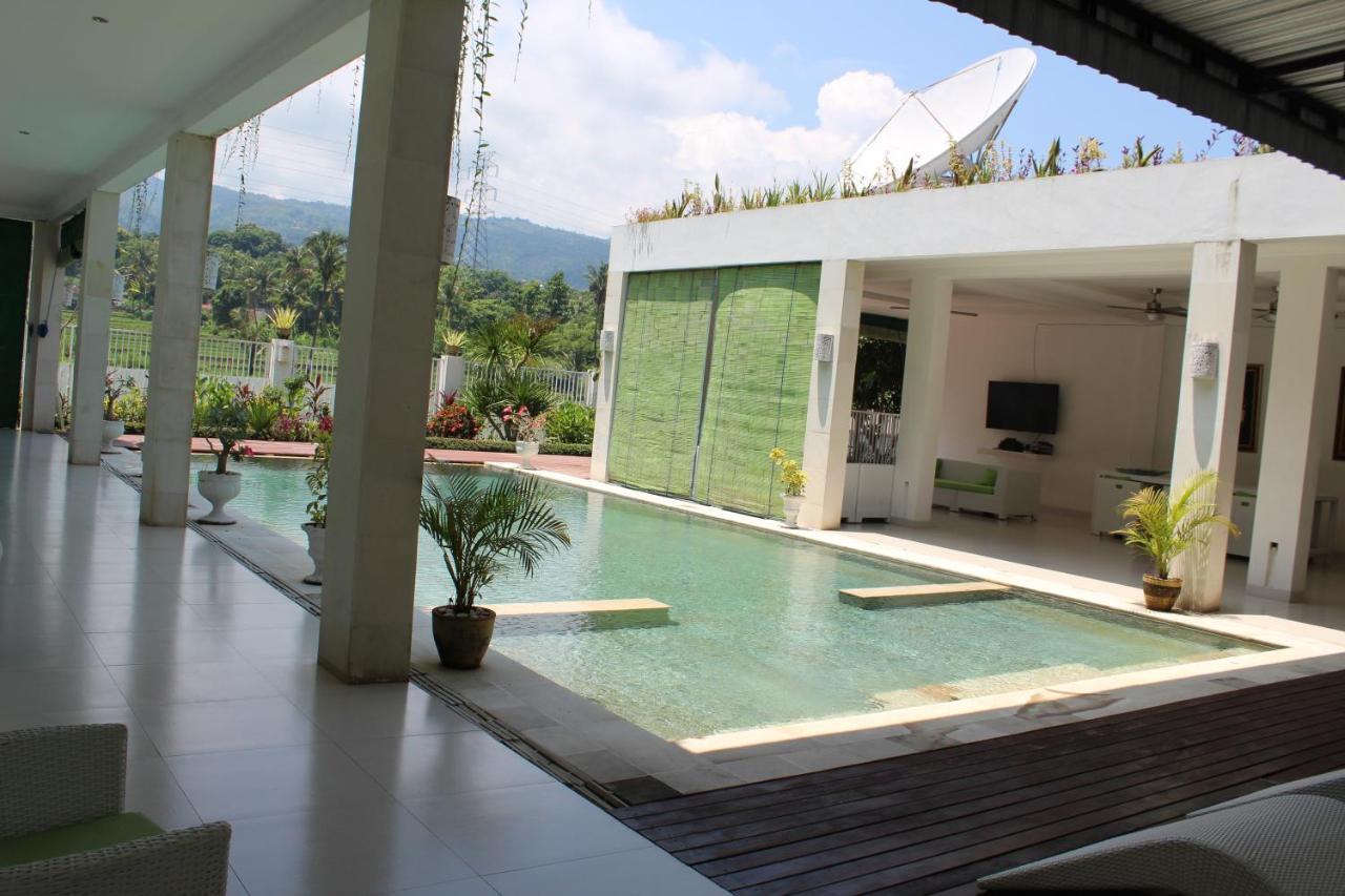 Villa Putih Lovina Exterior photo